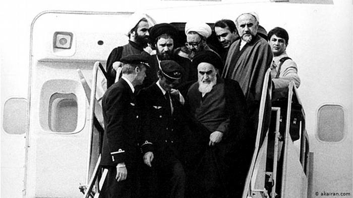Ayatollah Khomeini's return to Iran from exile on February 1, 1979 (Photo: akairan.com)