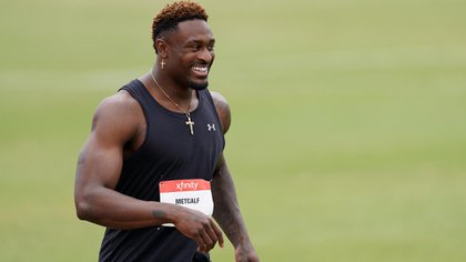 NFL player DK Metcalf competed in the 100 meters with professional runners (Photo: AP)