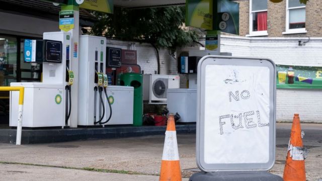 A gas station closed in the UK due to the fuel crisis.
