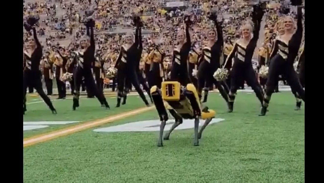 Video: A Boston Dynamics robot dances with fans during a football game intermission