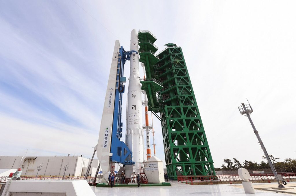 El cohete surcoreano ‘Nuri’ tiene un peso de 200 toneladas y mide 47.2 metros de largo.
