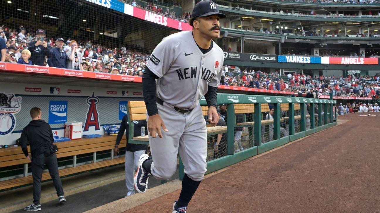 Pitchers Shota Imanaga and Brandon Woodruff are among four players who received QO -