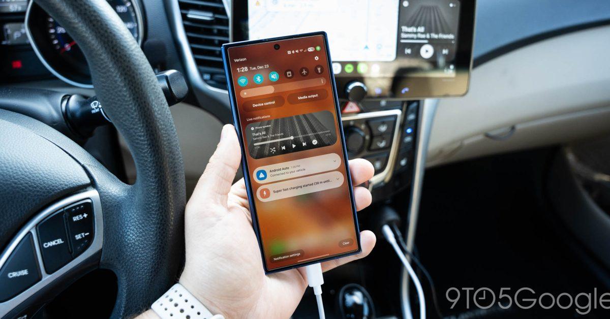 This smart charger converts Android Auto and CarPlay wirelessly