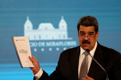 File photo: Nicolas Maduro displays a document from his government during a press conference in Caracas, Venezuela, on February 17, 2021. Reuters / Fausto Turrialba