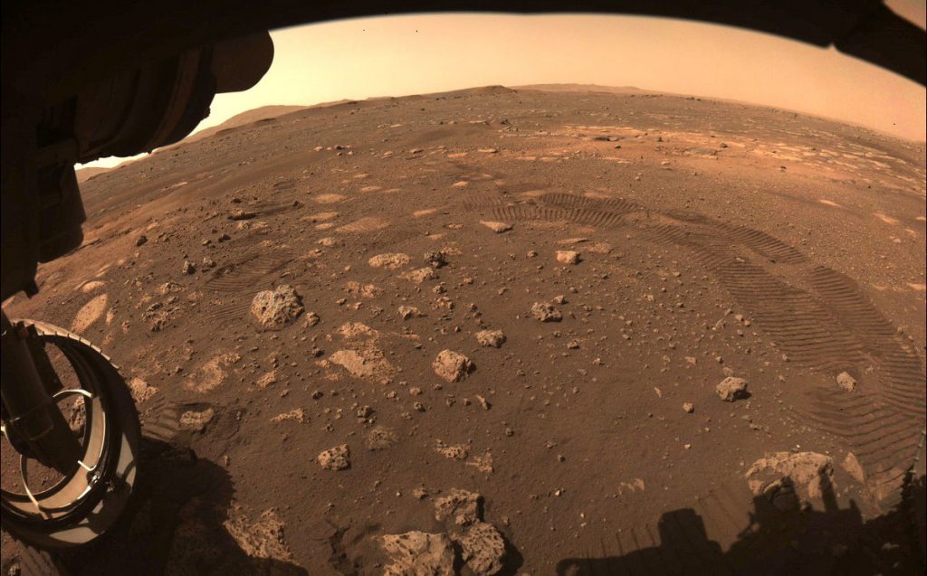Perseverance takes its first steps on Mars;  NASA publishes the pictures