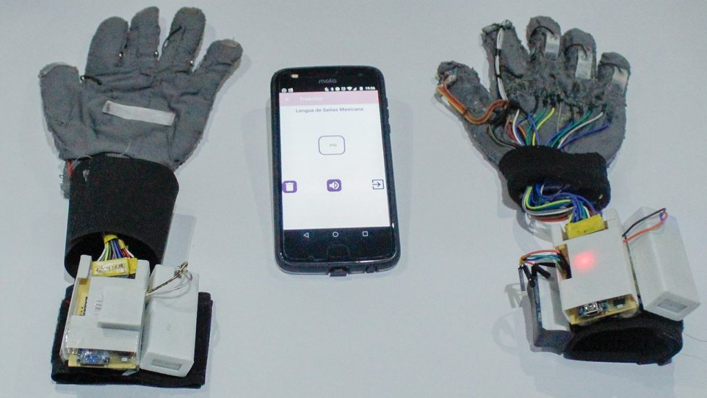 Two IPN engineers create gloves to decode sign language