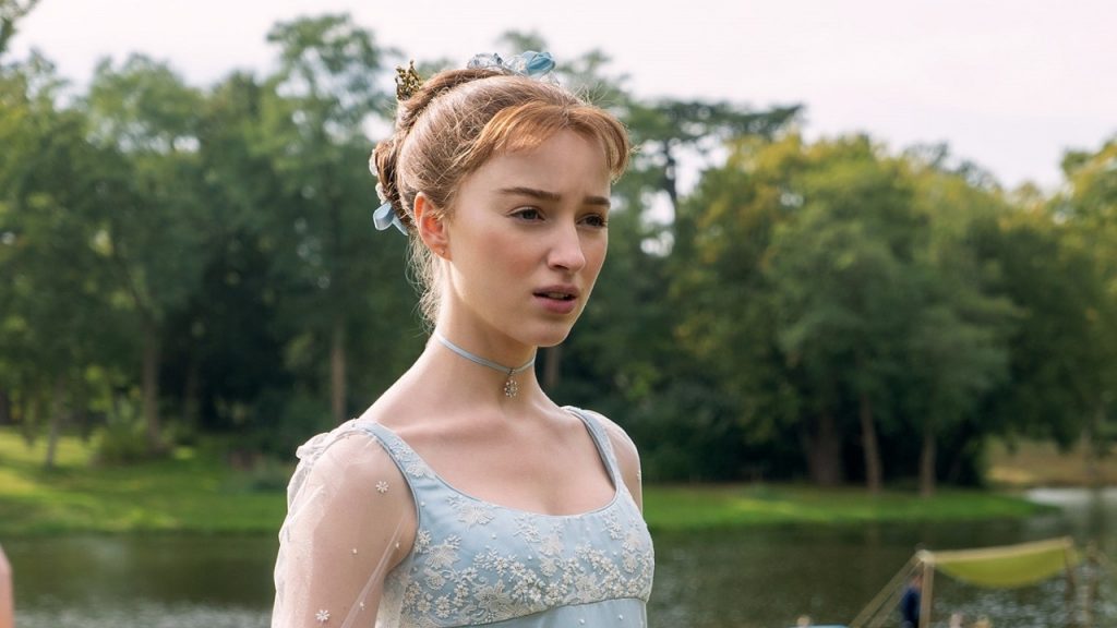 Filter first photos of Phoebe Dynevor while filming Season 2 of 'The Bridgertons'