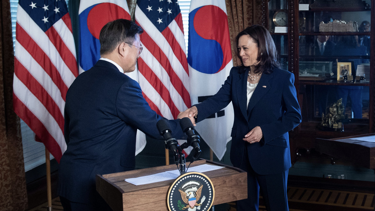Kamala Harris criticized herself for cleaning herself up after shaking hands with the South Korean president