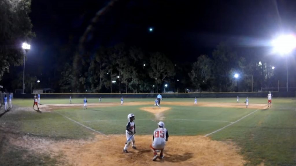 A meteor lights up the sky during a baseball game;  Watch the video