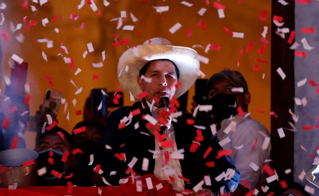 Proclaman a Pedro Castillo como presidente electo de Perú