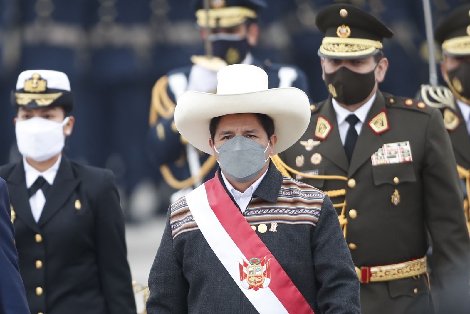 Peruvian president sworn in as ministers of economy and justice