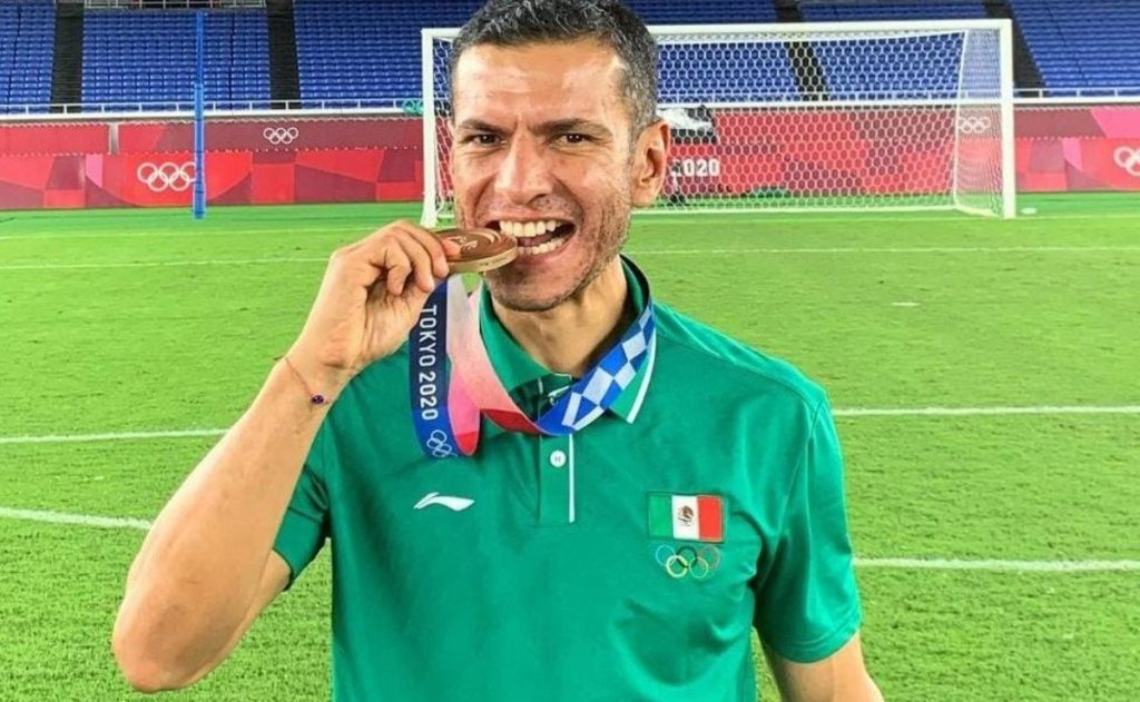 Jaime Lozano and his coaching staff will receive a replica of the Olympic medal