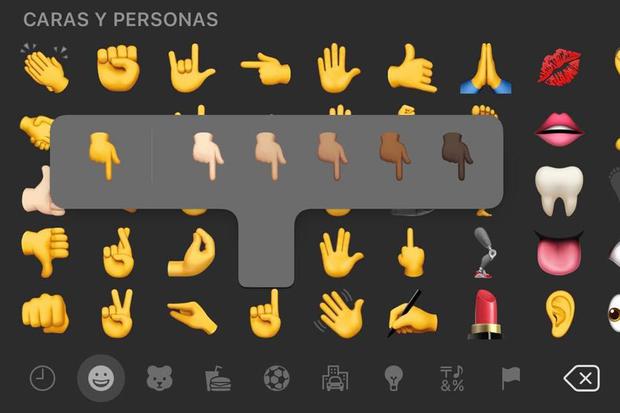 Find out what the pointing finger emoji on WhatsApp really means.  (Photo: mag)