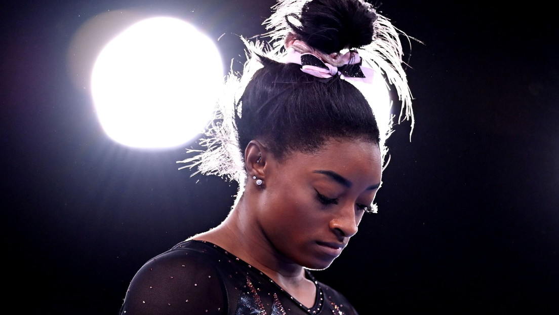 Simone Biles posts a video of a failed training session in which she suffers from 'mental block' that prevents her from competing