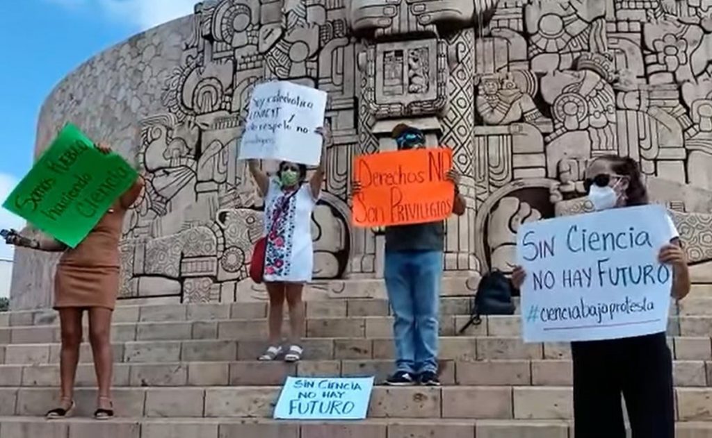 “Sin ciencia no hay futuro”: trabajadores de Conacyt protestan en la península de Yucatán