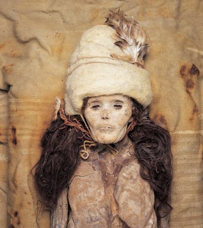 Beauty Xiaohe, a mummy dating back about 3800 years found in the Taklamakan Desert (China).