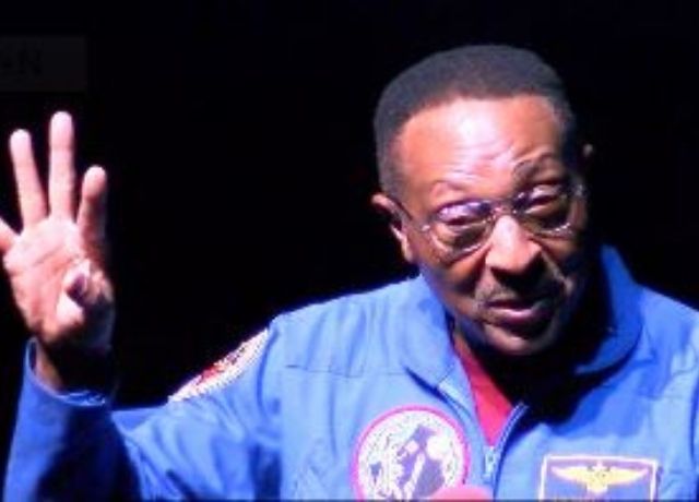 Retired astronaut Huntsville talks to students about his experiences in space