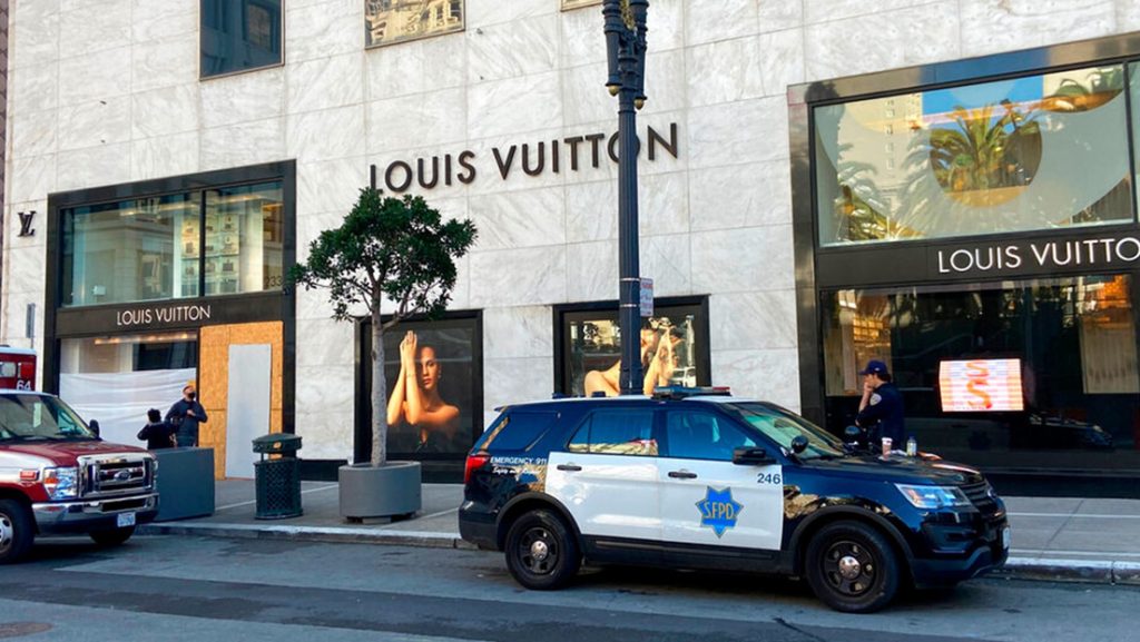 "Vamos a inundar la zona" de policías: San Francisco anuncia medidas para frenar la ola de saqueos a tiendas que costaron miles de dólares