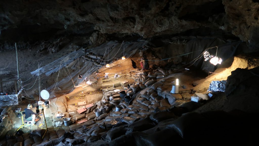 Encuentran en una cueva sudafricana un primitivo lecho humano de hace al menos 40.000 años