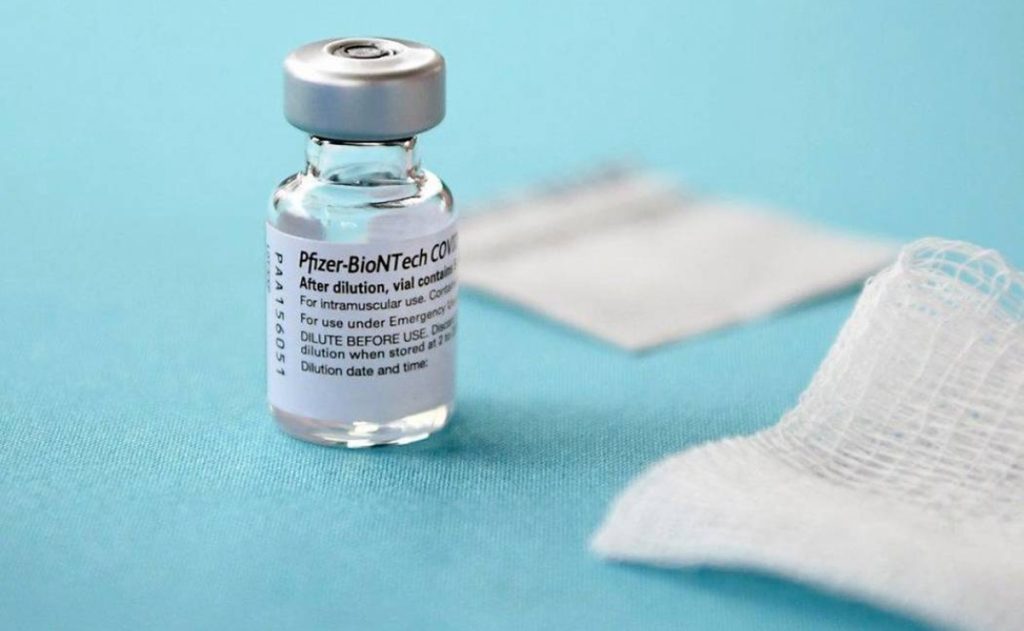 Ómicron evade parcialmente protección de vacuna Pfizer: estudio